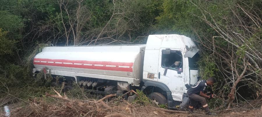 Acidente na BR-330: Veículo capota em Jequié, sem vítimas fatais