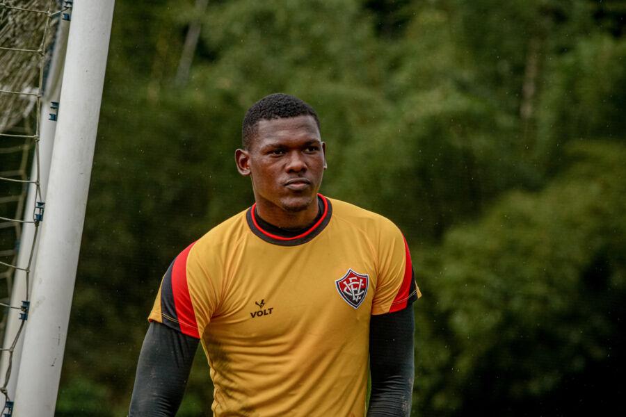 ADJ contrata goleiro Yuri Sena por empréstimo do Vitória-BA