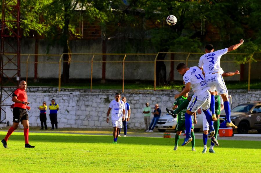 Jequié vence Lagarto de Sergipe com golaço de Nael e sobe para terceira posição