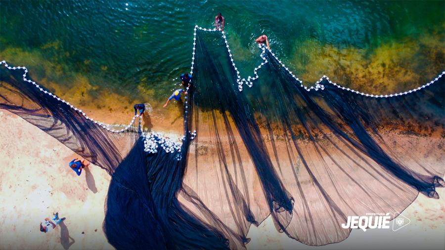 Prefeitura de Jequié instala rede de contenção contra piranhas na Prainha Lomanto