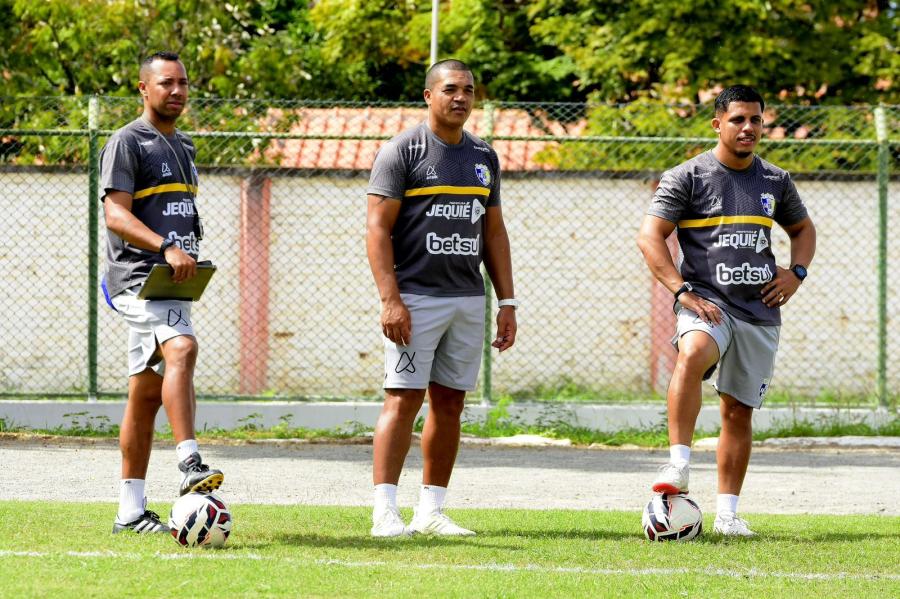 Erivaldo Oliveira é efetivado como técnico do Jequié para a Série D