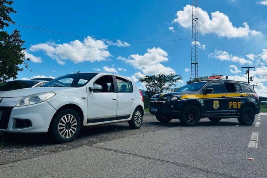 PRF recupera veículo furtado na BR-116 em Jequié