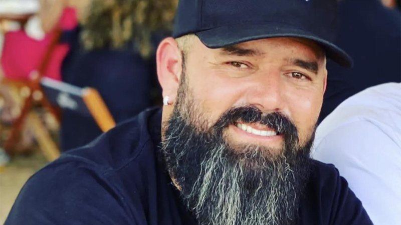 Cantor de forró morre após passar mal em apresentação na Bahia