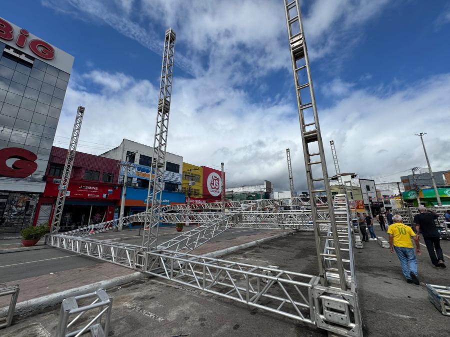 Montagem do palco começa e Caravana do Forró dá ponta pé para São João de Jequié