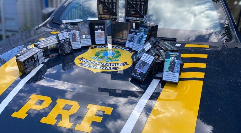 PRF apreende 60 cigarros eletrônicos proibidos em ônibus na BR-116, em Jequié (BA)
