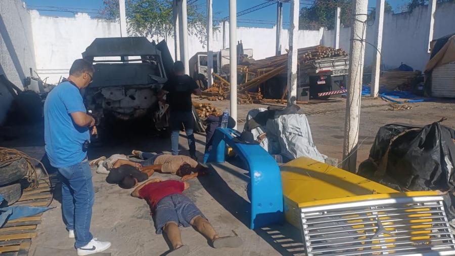 Caminhão com carga roubada em Itaobim é encontrado na BA; três pessoas foram presas