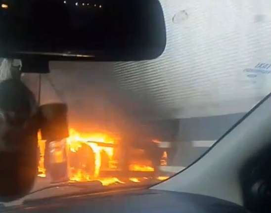Carreta pega fogo na BR-116 trecho da Reta da Coalhada em Jaguaquara