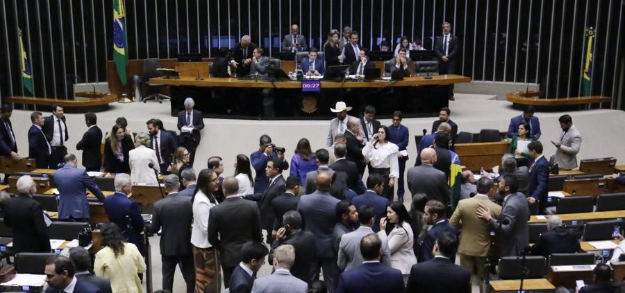 'PEC da Blindagem é aprovada em 1º turno na Câmara dos Deputados