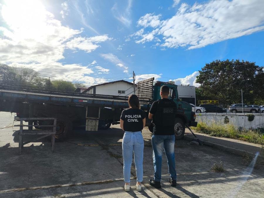 Polícia Civil  apreende caminhão furtado em Santo Antônio de Jesus