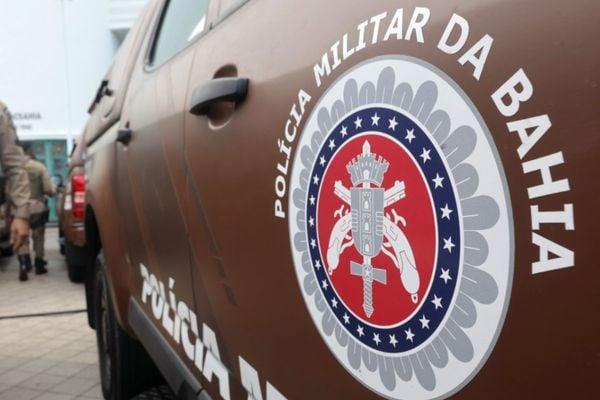 Polícia Militar apreende arma de fogo e drogas em ação na região da Prainha de Lomanto em Jequié